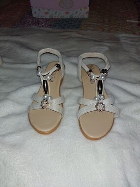 Women's Cream Pearl-Accent Women's Sandals